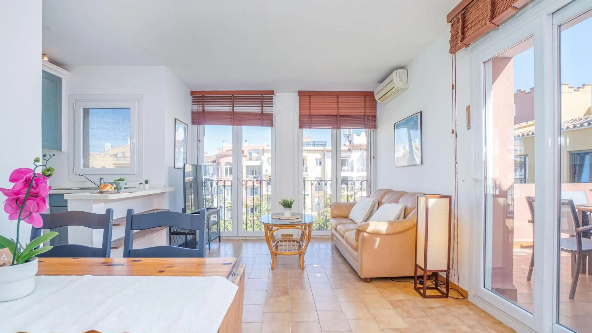 Apartamento Con Terraza Grande Y Piscina Cerca De La Playa - Hisp-288-55 Empuriabrava Spain